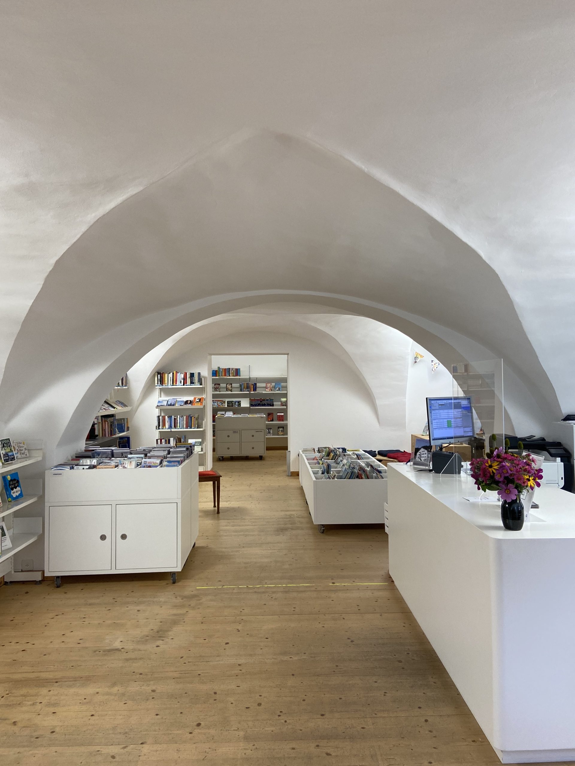 Die Bibliothek für Gross und klein im Prättigau befindet sich im Keller des Kulturhauses Rosengarten.